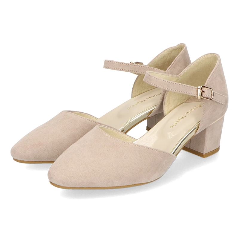 Almond toe outlet pumps